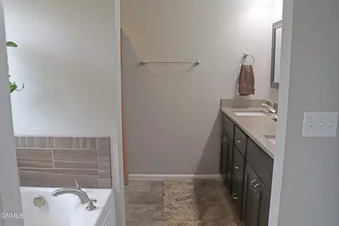 3210 Kenner Lp, Bismarck, ND 58504 photo 15