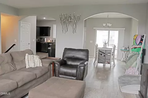 3210 Kenner Lp, Bismarck, ND 58504 photo 12