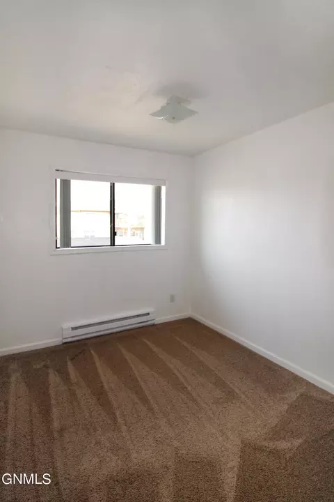 Bedroom - 2701 Pheasant Run Pkwy, Williston, ND 58801 photo 2 of 3