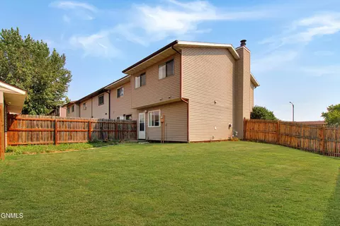 Exterior - 2701 Pheasant Run Pkwy, Williston, ND 58801 photo 2 of 4