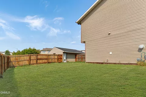 Exterior - 2701 Pheasant Run Pkwy, Williston, ND 58801 photo 3 of 4