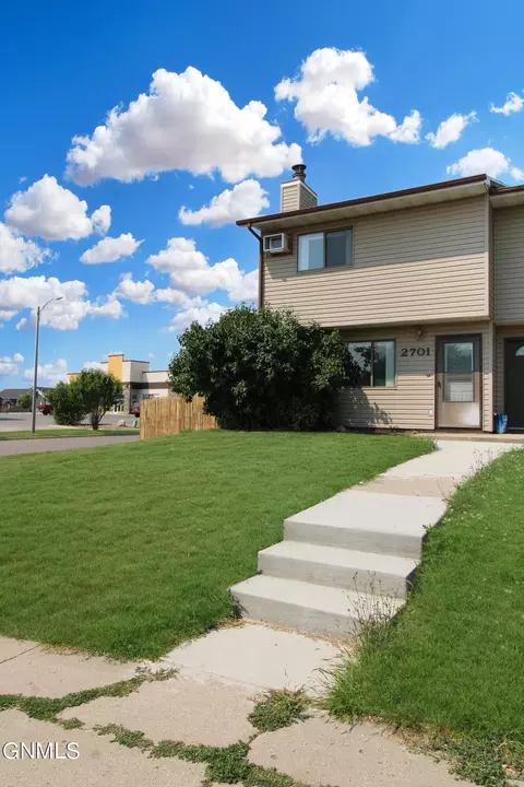 2701 Pheasant Run Pkwy, Williston, ND 58801