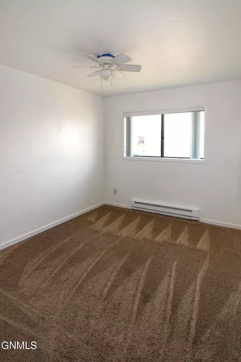 Bedroom - 2701 Pheasant Run Pkwy, Williston, ND 58801 photo 3 of 3