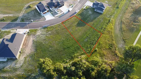 2524 Dutton Cir SE, Mandan, ND 58554 photo 3