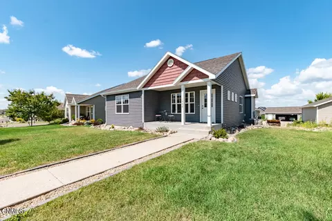1006 Bremner Ave, Bismarck, ND 58503