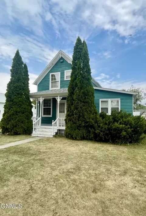 308 Grant Ave, Underwood, ND 58576