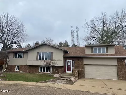 671 Park St, Dickinson, ND 58601