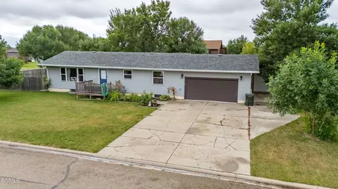 301 5th Ave NW, Hazen, ND 58545