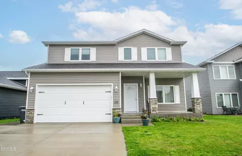 3810 Amity Cir, Mandan, ND 58554