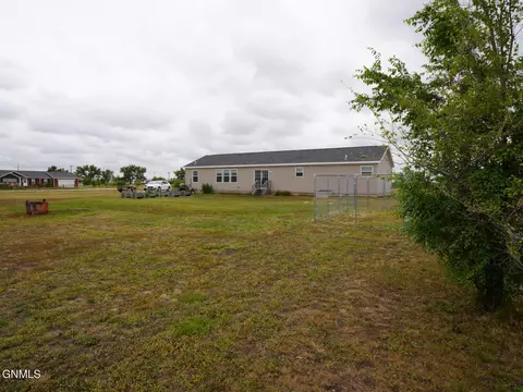 13352 Prairie Meadow St, Williston, ND 58801 photo 5