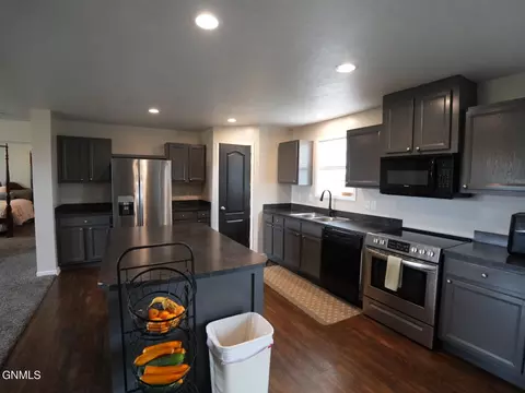13352 Prairie Meadow St, Williston, ND 58801 photo 19
