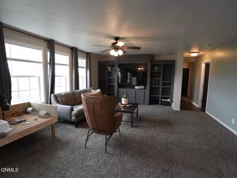 13352 Prairie Meadow St, Williston, ND 58801 photo 20
