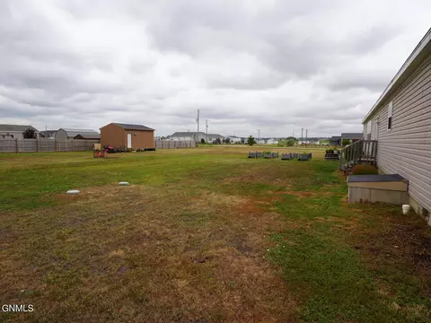 13352 Prairie Meadow St, Williston, ND 58801 photo 4