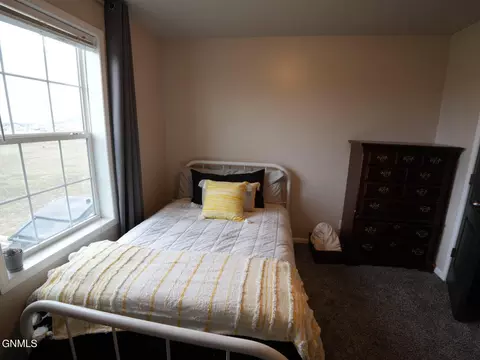 13352 Prairie Meadow St, Williston, ND 58801 photo 35