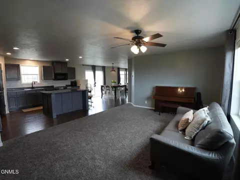 13352 Prairie Meadow St, Williston, ND 58801 photo 12