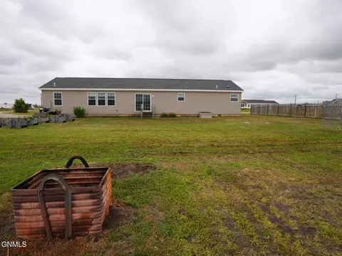 13352 Prairie Meadow St, Williston, ND 58801 photo 6