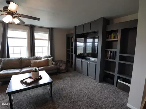 13352 Prairie Meadow St, Williston, ND 58801 photo 23
