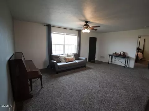 13352 Prairie Meadow St, Williston, ND 58801 photo 13