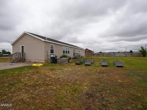 13352 Prairie Meadow St, Williston, ND 58801 photo 8