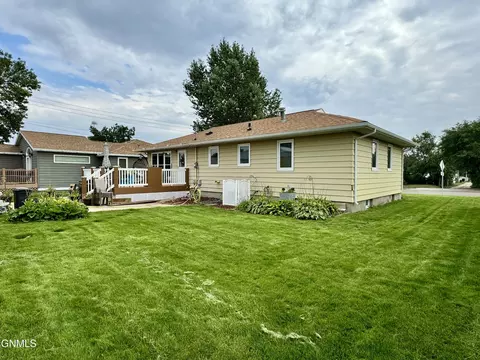 Exterior - 516 11th St W, Williston, ND 58801 photo 2 of 4