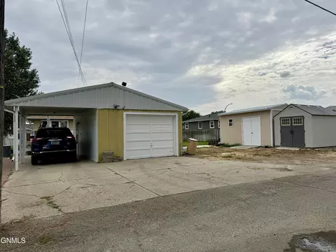 Exterior - 516 11th St W, Williston, ND 58801 photo 4 of 4