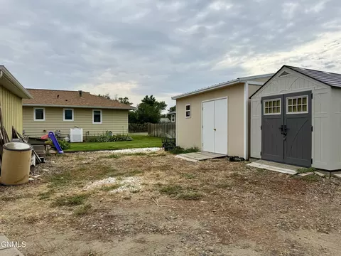 Exterior - 516 11th St W, Williston, ND 58801 photo 3 of 4