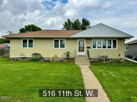 516 11th St W, Williston, ND 58801