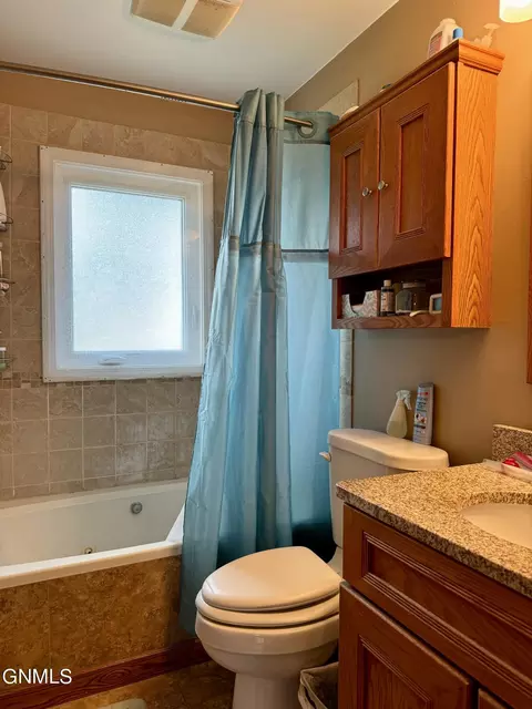 Bath - 516 11th St W, Williston, ND 58801 photo 1 of 2