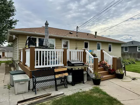 Exterior - 516 11th St W, Williston, ND 58801 photo 1 of 4