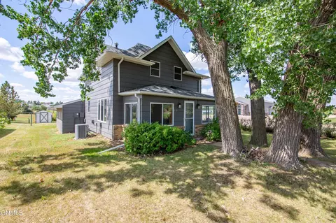 610 Indiana Ave, Mott, ND 58646