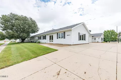 2823 Colorado Dr, Bismarck, ND 58503