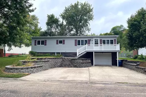 1301 6th Ave NW, Jamestown, ND 58401