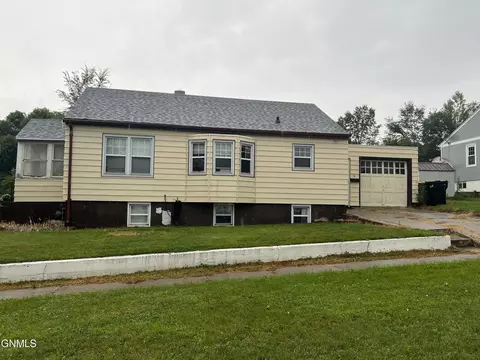 1122 Avenue A E, Bismarck, ND 58501