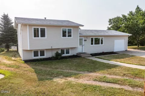 2150 Missouri Dr N, Mandan, ND 58554