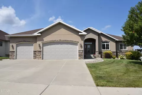 4812 Granite Dr, Bismarck, ND 58503