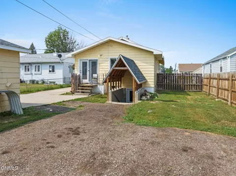 1226 Main St, Williston, ND 58801 photo 5