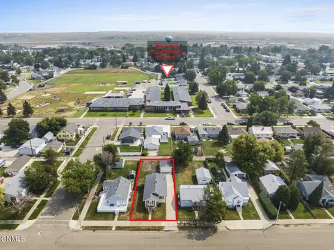 1226 Main St, Williston, ND 58801 photo 2