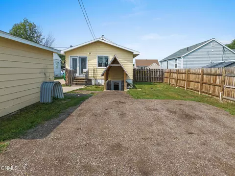 1226 Main St, Williston, ND 58801 photo 6