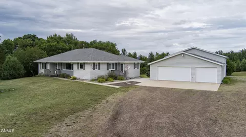 7800 Arcata Dr, Bismarck, ND 58503