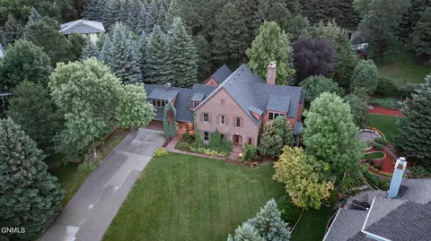 2433 Sierra Cir, Bismarck, ND 58503
