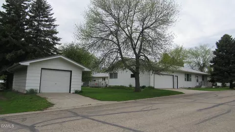 412 1st St N, Wilton, ND 58579