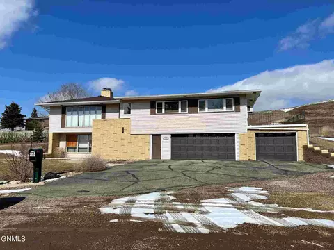 771 James Dr, Plentywood, MT 59254
