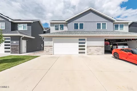 2427 Water Park Loop SE, Mandan, ND 58554
