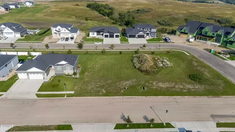 3907 Herd Pl, Bismarck, ND 58503 photo 7