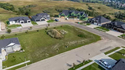 3907 Herd Pl, Bismarck, ND 58503 photo 6