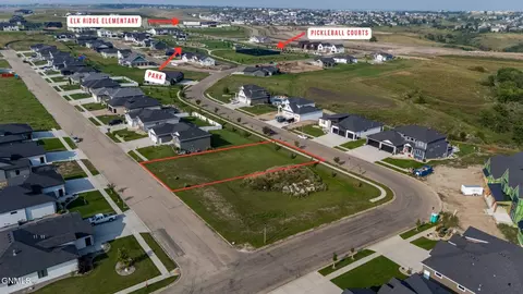 3907 Herd Pl, Bismarck, ND 58503 photo 2