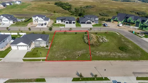 3907 Herd Pl, Bismarck, ND 58503 photo 4