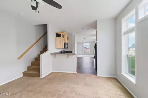 Living - 808 40th St E, Williston, ND 58801 photo 2 of 3
