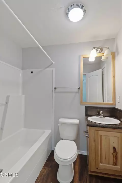 Bath - 808 40th St E, Williston, ND 58801 photo 6 of 7