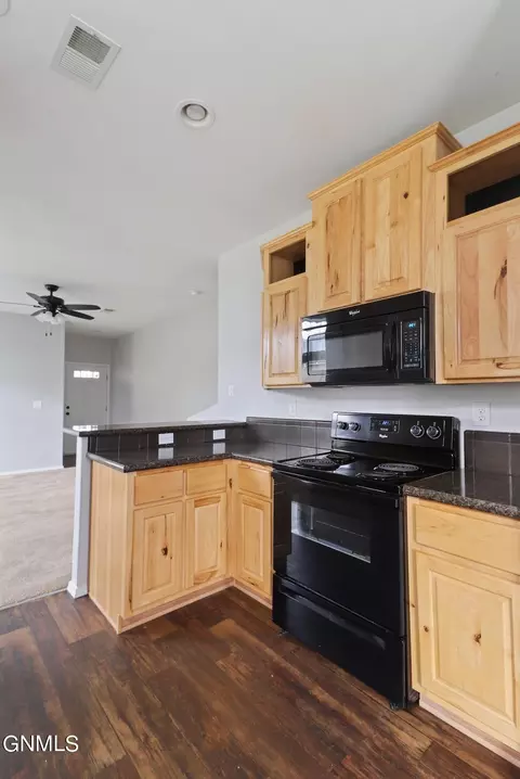 Kitchen - 808 40th St E, Williston, ND 58801 photo 2 of 3
